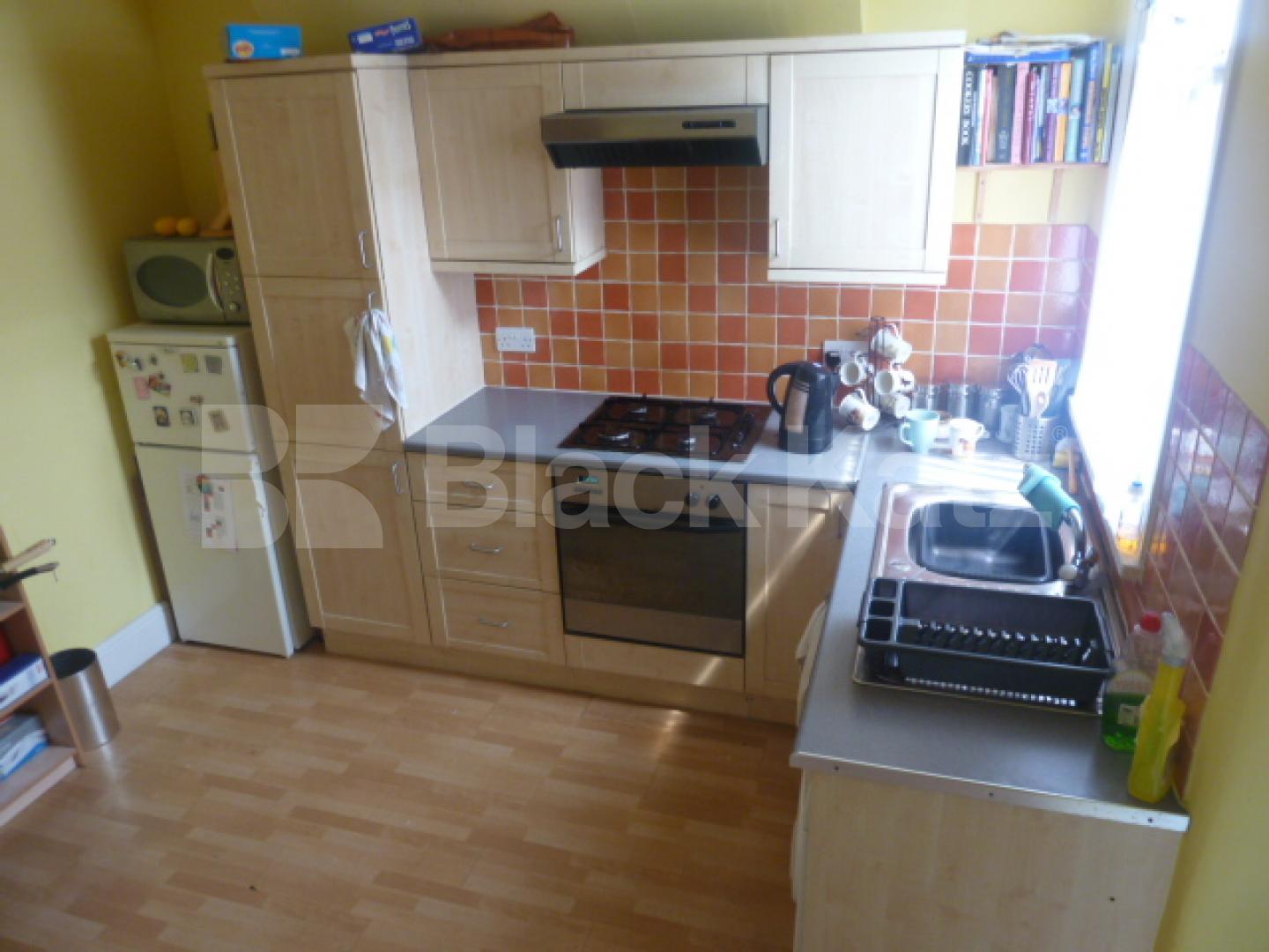 			2 Bedroom, 1 bath, 1 reception House			 Aldworth Road, STRATFORD